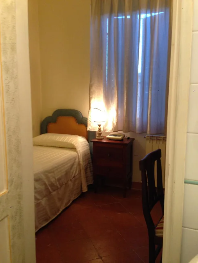 غرفة مفردة، Palazzo di Valli 5/8