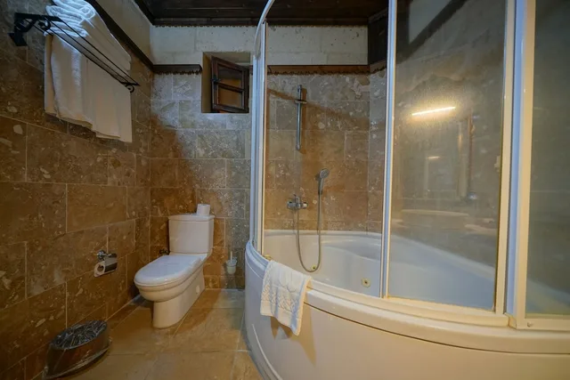 غرفة كومفورت ثلاثية بسرير كينج وسرير فردي مع أريكة، Selcuklu Evi Cave Hotel - Special Class 5/8