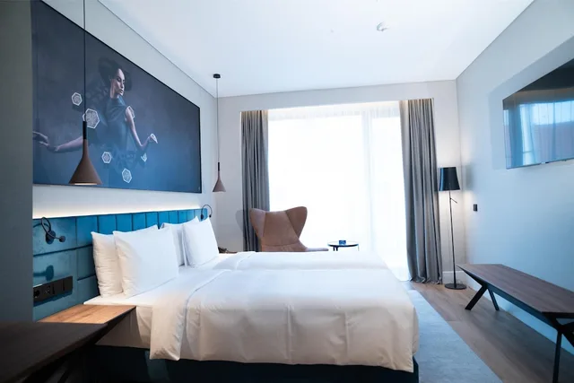 غرفة قياسية بسرير كينج بشرفة، Radisson Blu Aurum Hotel Brasov 3/10