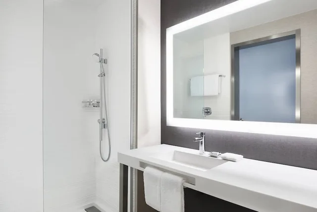غرفة بسريرين كوين في طابق مرتفع، AC Hotel by Marriott Los Angeles South Bay 2/2