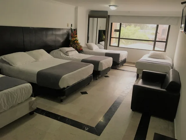 Family, 1 Double and 3 Single Beds، Hotel Ejecutivo Av La Esperanza 1/5