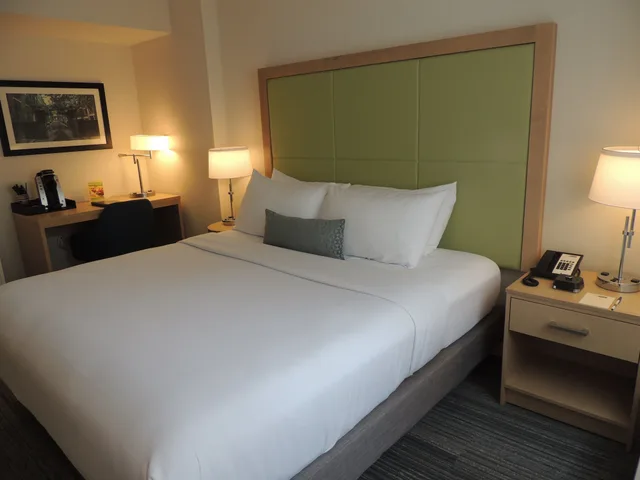 غرفة بريميوم بسرير كينج، The Inn at Longwood Medical 2/4
