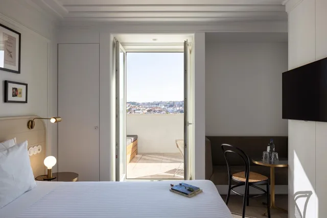 غرفة بسرير مزدوج بشرفة بإطلالة، Lisboa Pessoa Hotel 1/3