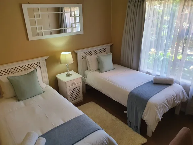 2 Bedrooms, Comfort, Cottage, 1 Double and 3 Single Beds، The Gull 2/3