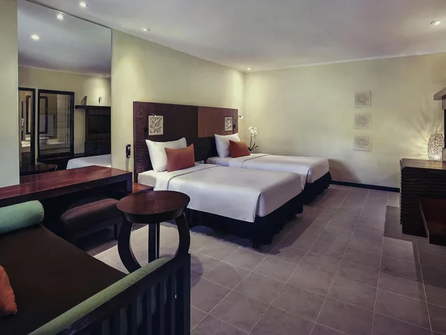 Executive, Twin Beds, Sofa, Mercure Resort Sanur 2/4