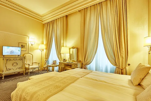 غرفة قياسية بسرير كينج، Grand Hotel Continental 4/10
