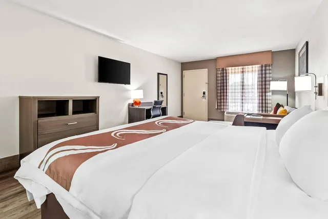 Room, King Bed, Accessible, Quality Inn & Suites near Robins Air Force Base 1/10