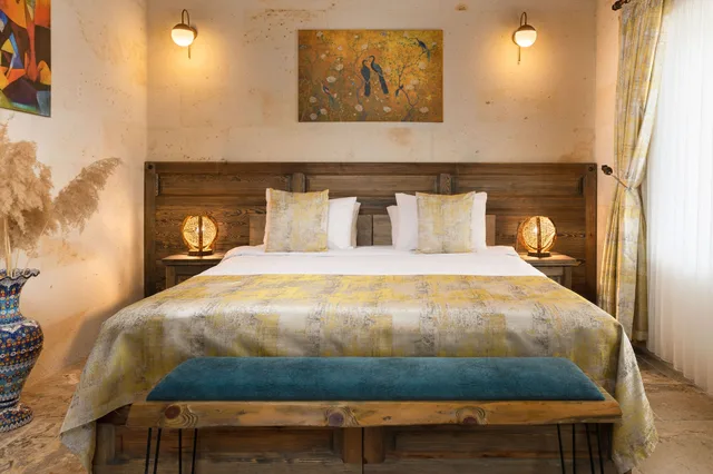 Stone, Deluxe, Suite, Queen Bed, Acer Cave Hotel 6/10