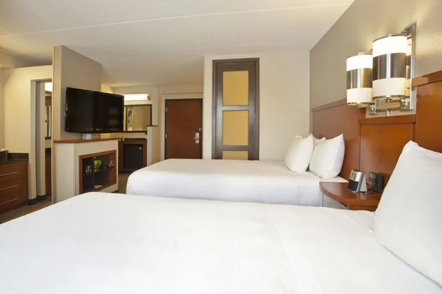 غرفة بسريرين كوين مع أريكة، Hyatt Place Orlando / I-Drive / Convention Center 3/7