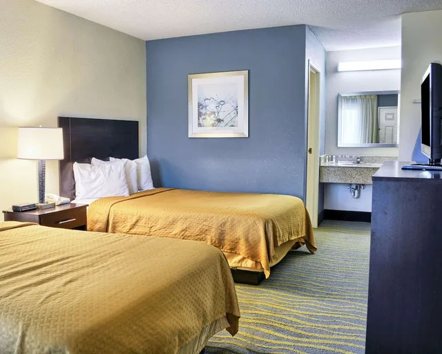 غرفة قياسية بسريرين مزدوجين، Quality Inn Thornburg 3/4