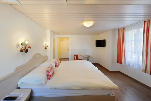 غرفة قياسية بسرير كينج، Beausite Hotel Interlaken 1/4