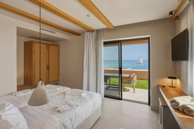 2 Bedrooms, Garden, Suite, Sea View, Private Garden, Private Pool، VOLTA Seaside hotel - Adult-only 2/10