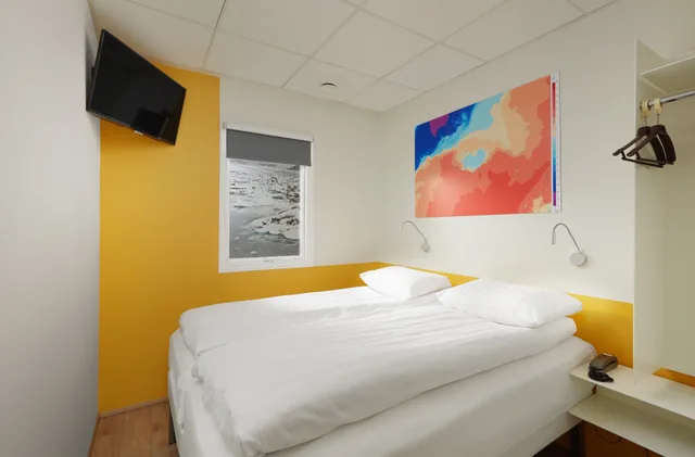 budget, no window، Cabin Hotel 2/3