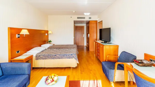 غرفة سوبيريور بسريرين منفصلين مع أريكة، Ruissalo Spa 2/4