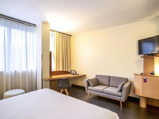 Standard, Double Bed, Mercure Roma West 8/10