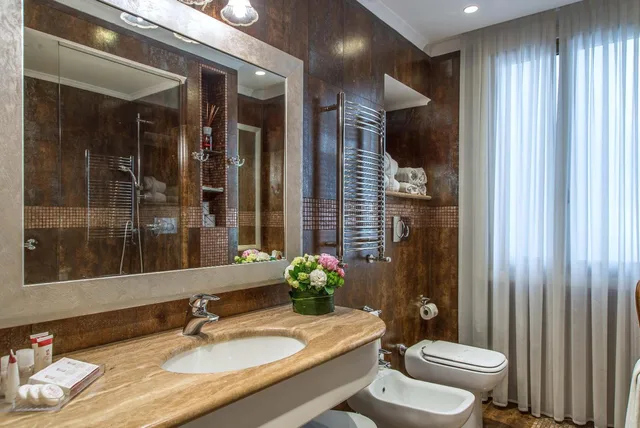 جناح جونيور مع أريكة، Forum Hotel Rome 4/10