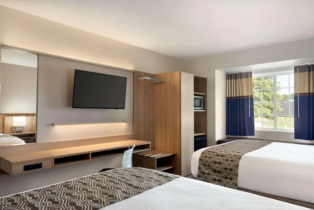 غرفة بسريرين كوين، Microtel Inn and Suites by Wyndham Baton Rouge 1/1