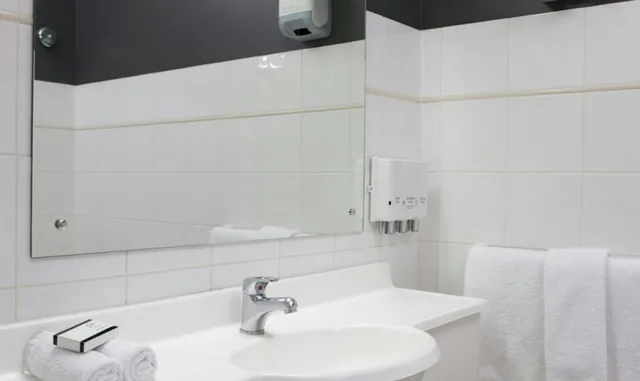 غرفة قياسية بسرير كوين، Adelaide Riviera 2/2