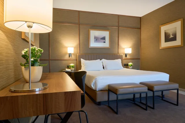 جناح جونيور بسرير كينج مع أريكة، Portus Cale Hotel 2/4
