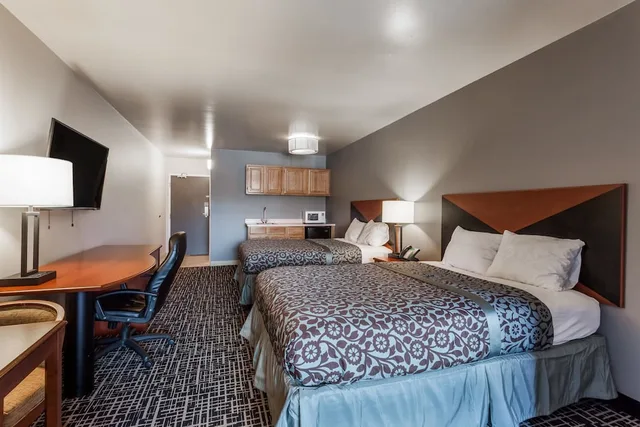 جناح استوديو بسريرين كوين، Days Inn Suites By Wyndham Lancaster Amish Country 2/4