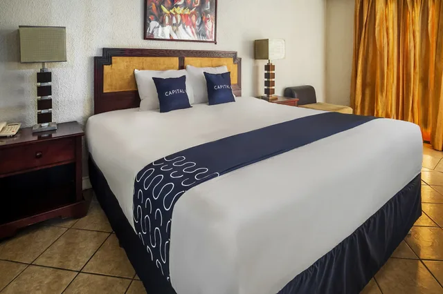 جناح سوبيريور بسرير كينج بإطلالة جزئية على البحر، Hotel Costa Ensenada 1/2