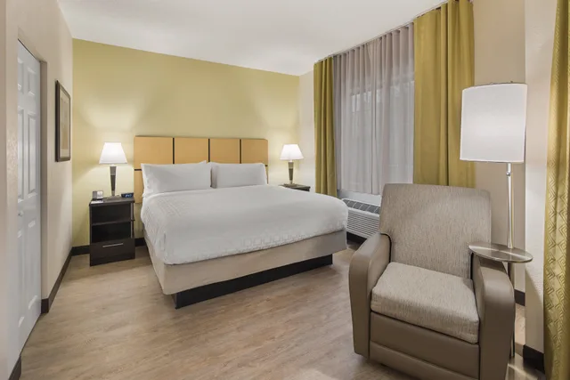 غرفة قياسية، Candlewood Suites Charlotte - Arrowood 1/2