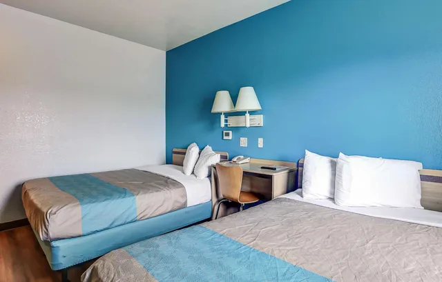 غرفة بسريرين كوين، Motel6 Coos Bay, OR 1/3