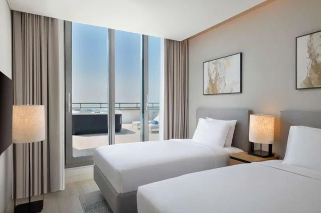 3 Bedrooms, Apartment, 2 Bathrooms, Living Area, Terrace, Kitchen، DoubleTree by Hilton Abu Dhabi Yas Island Residences 1/6