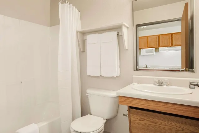 غرفة قياسية بسريرين مزدوجين، WoodSpring Suites Rockwall-East Dallas 6/9