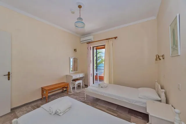 2 Bedrooms, Apartment, Seafront Apartments 4/4