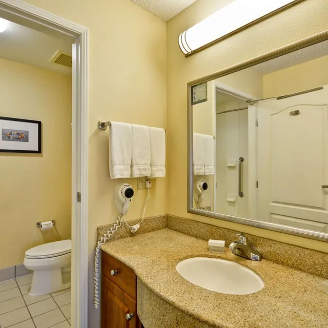 جناح بسريرين كوين بغرفة نوم واحدة مع أريكة، Homewood Suites by Hilton Newark-Wilmington South Area 3/7