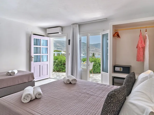 غرفة قياسية رباعية بسرير مزدوج وسرير فردي بإطلالة على البحر مع أريكة، Akrotiri Hotel 8/10