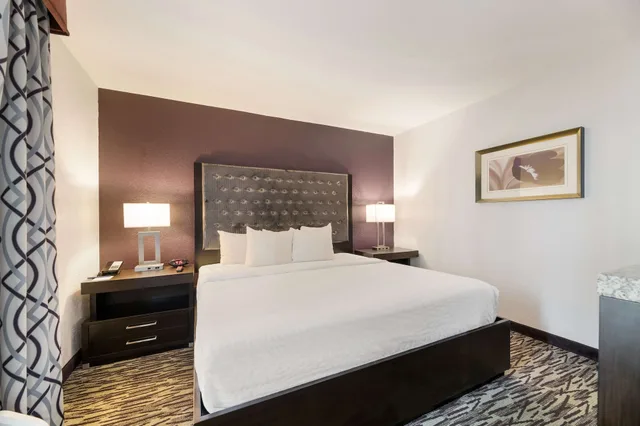 غرفة بسرير كوين لذوي الإعاقة، Clarion Inn & Suites Across From Universal Orlando Resort 8/10