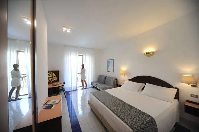 Comfort, Triple, Twin Beds, Panoramic Sea View, Sofa, Hotel Royal Positano 4/5