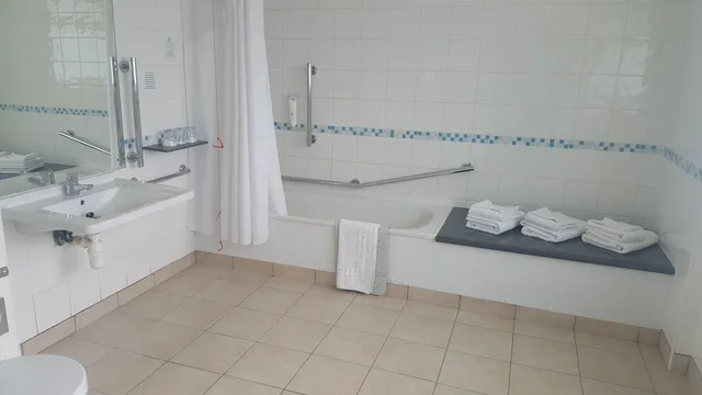 غرفة قياسية بسرير مزدوج لذوي الإعاقة، Holiday Inn Derby Nottingham M1 J25 5/6
