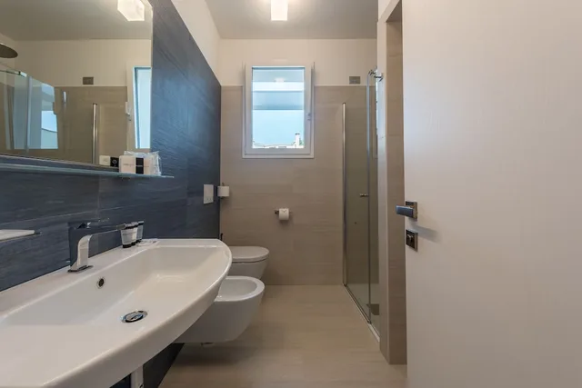 3 Bedrooms, Grand, Apartment, 3 Queen Beds, City View, Hesperia Hotel & Residence 3/4