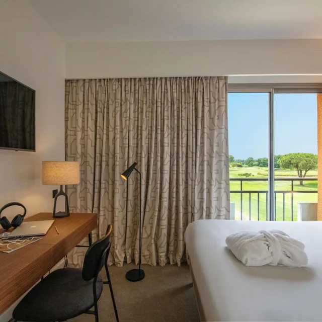 Junior Suite, Queen Bed, Mercure Toulouse Aeroport Golf De Seilh 2/2