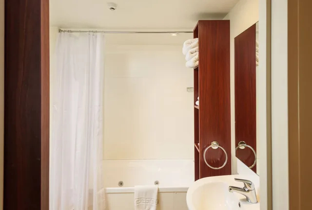 Studio, King Bed, Lake View, Queenstown Motel Apartments 10/10