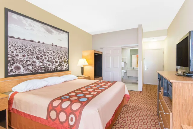 Room, King Bed, Smoking, Super 8 by Wyndham Wichita South 1/1