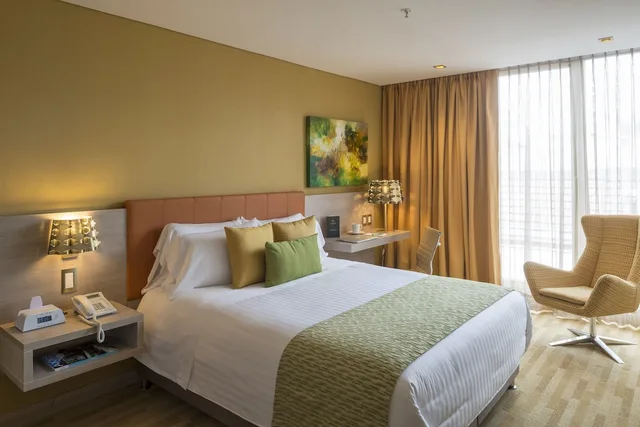 غرفة بزنس بسرير كوين، Hotel El Dorado Bogota 2/3