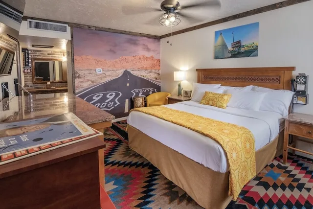 غرفة قياسية بسرير كينج في الملحق، El Rancho Hotel 2/3