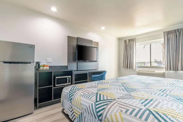 جناح بسرير كينج لذوي الإعاقة، Studio6 Suites Perris, CA 5/8