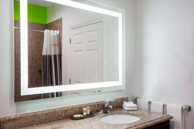 Family, Triple, 3 Queen Beds, La Quinta Inn Suites Raymondville 10/10