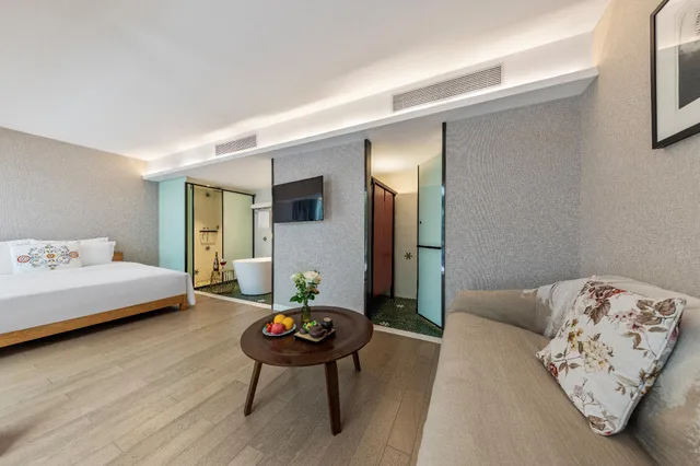 Suite, Bathtub, Shenzhen Crystal Garden 3/3
