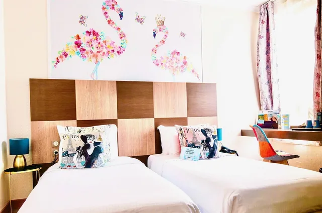 غرفة قياسية بسرير مزدوج وسرير فردي، Hotel Kyriad Vichy 1/10