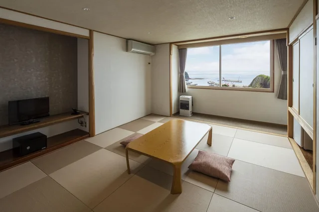 Room, Triple, Shiretoko Yuhi No Ataruie Onsen Hostel 1/1