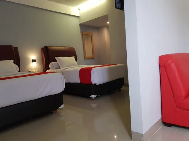 جناح جونيور، MJ s Hotel 2/2