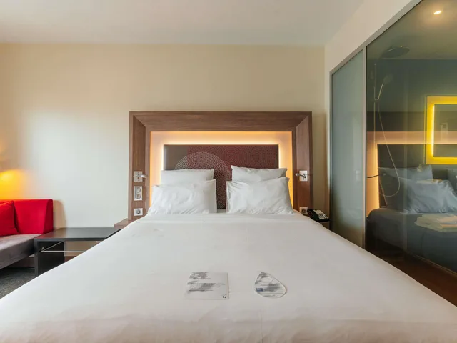غرفة سوبيريور بسرير مزدوج بإطلالة على البحر، Novotel Istanbul Bosphorus Hotel 7/10