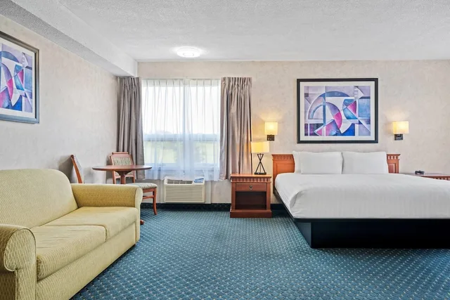 غرفة بريميوم بسرير كينج، Travelodge by Wyndham Amherst 1/9