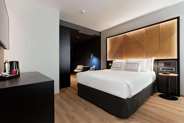Deluxe, Queen Bed, Melia Avenida America 2/2